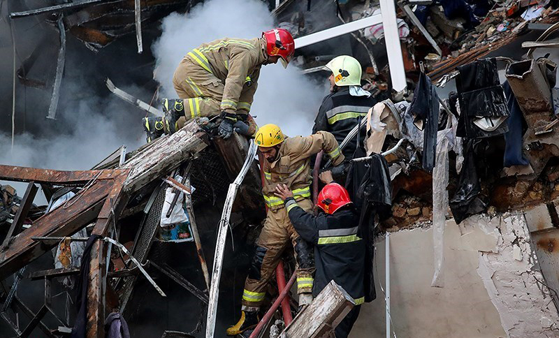 امدادرسانی شبانه روز و بی وقفه آتش نشانان حادثه پلاسکو