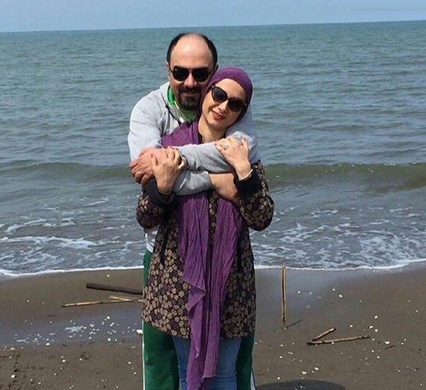 عکس عاشقانه برزو ارجمند و همسرش در ساحل شمال