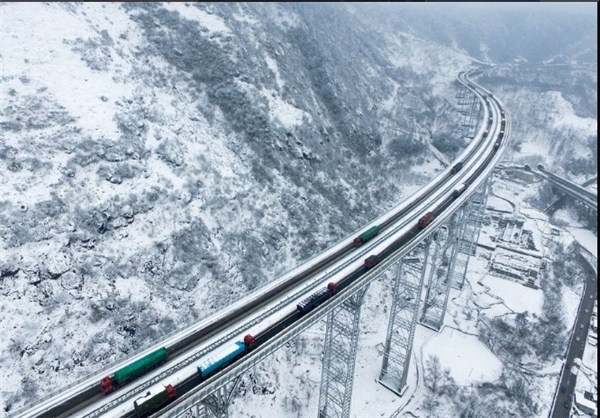 تصاویر زیباترین بزرگراه جهان در زمستان