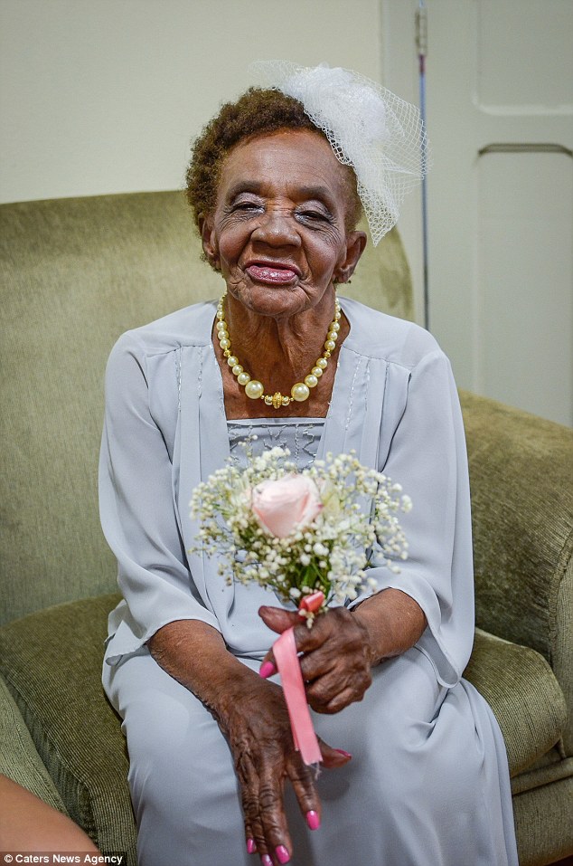ازدواج زن 106 ساله با مرد 66 ساله در خانه سالمندان