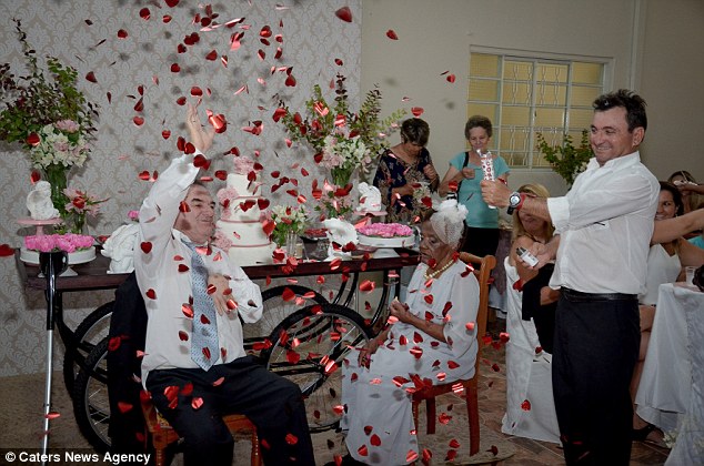 ازدواج زن 106 ساله با مرد 66 ساله در خانه سالمندان