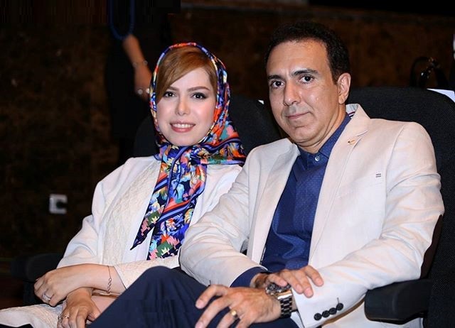 مزدک میرزایی گزارشگر فوتبال و همسرش + عکس