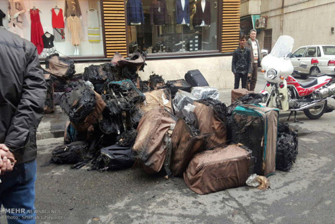 آتش سوزی انبار کیف در لاله زار