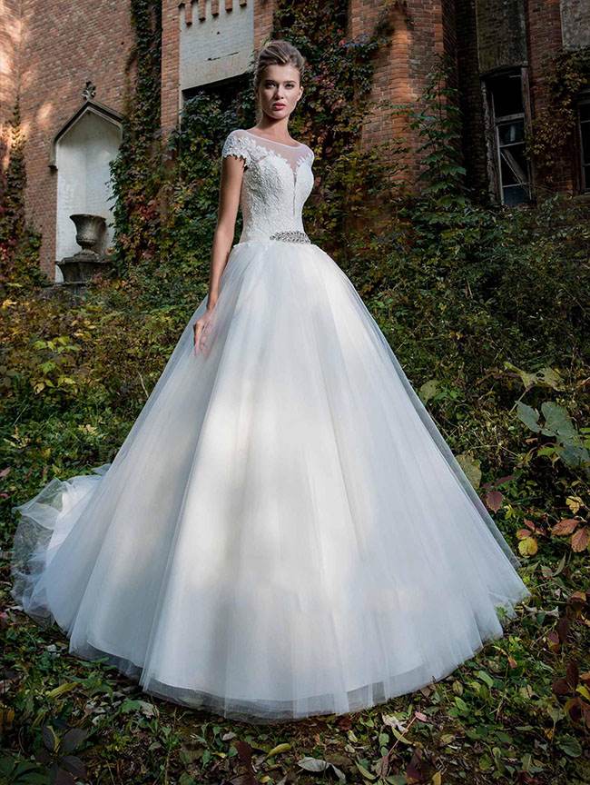 مدل های زیبا لباس عروس ساده و شیک