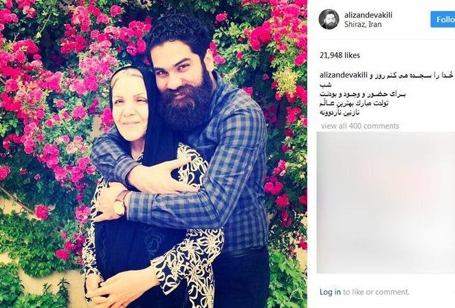 سجده شکر خواننده ایرانی برای وجود مادرش+عکس
