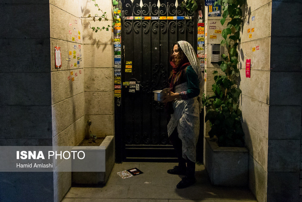 مراسم قاشق زنی در شب چهارشنبه سوری در تهران