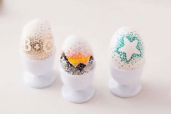 Painting-easter-eggs-9.jpg