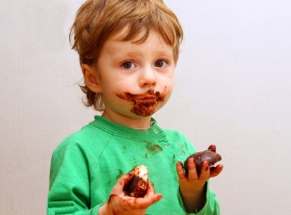 ضررهای شکلات برای کودکان 