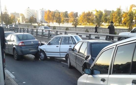 تصادف زنجیره ای 30 خودرو در تبریز