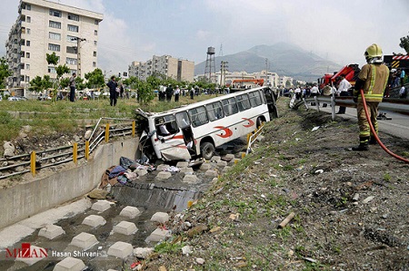 تصاویر حادثه واژگونی اتوبوس در بزرگراه یادگار امام(ره)