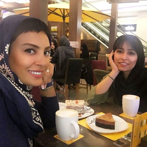 تفاوت چهره حدیثه تهرانی و خواهرش!