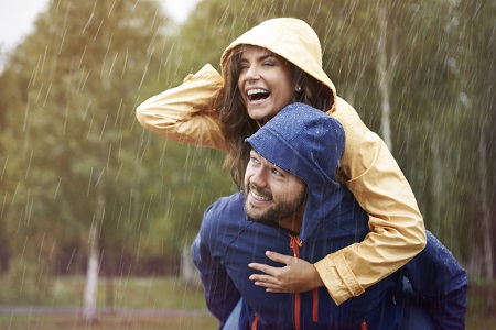 عکس عاشقانه زیر باران 