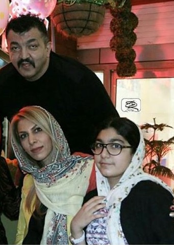  احمد ایراندوست و همسر و دخترش 