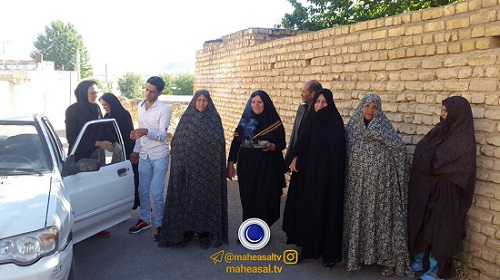  استقبال خانواده مادر از بازگشت شهربانو و مرضیه منصوریان