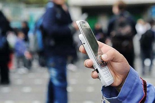 استفاده از تلفن همراه در شب برای نوجوانان خطرناک است!