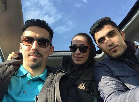 سلفی فرهاد قائمی به همراه میرزاجان پور و همسرش 
