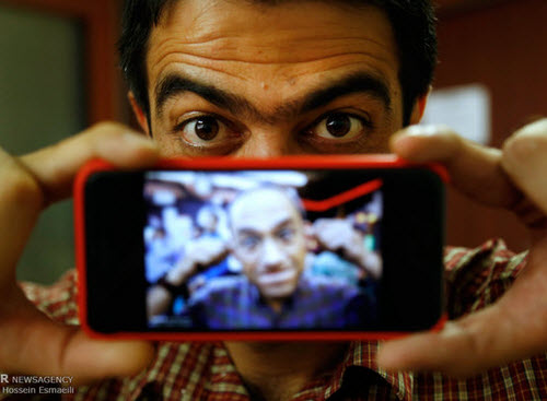 مصاحبه ای جذاب با "محمود کریمی" صدای جذاب پشت صحنه خندوانه+عکس