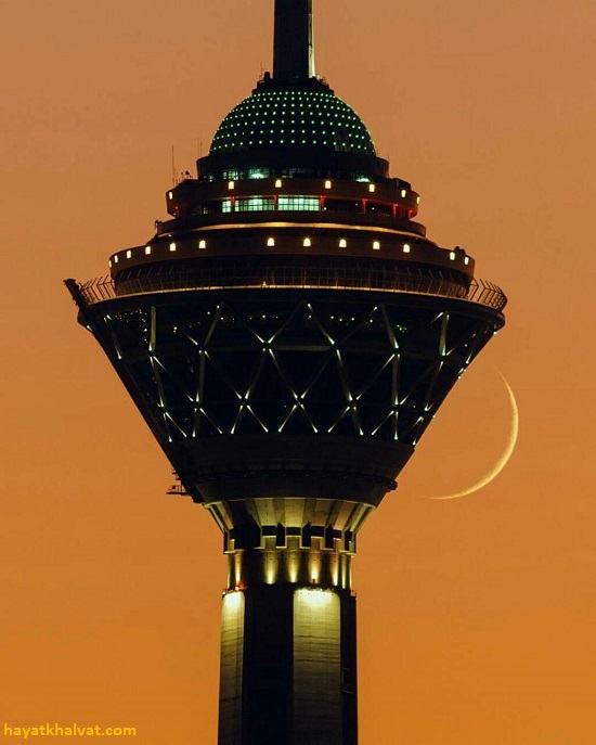 عکس برج میلاد در هنگام غروب آفتاب