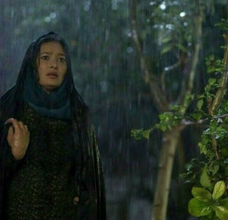 نورگل یشیل‌چای در فیلم سینمایی جن زیبا با چادر 