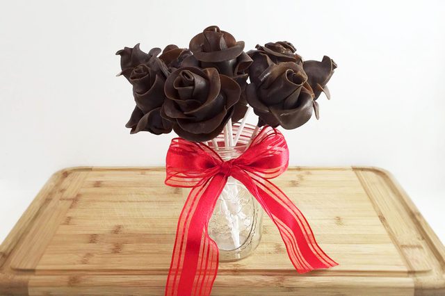 هدیه عاشقانه | آموزش درست کردن دسته گل شکلاتی زیبا