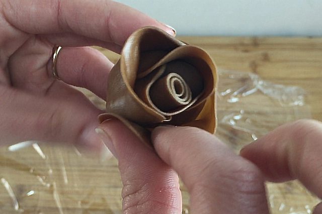 هدیه عاشقانه | آموزش درست کردن دسته گل شکلاتی زیبا