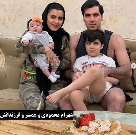 عکس جدید شهرام محمودی با همسر و فرزندانش