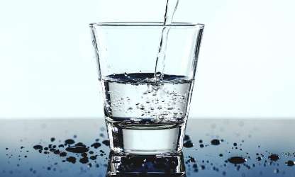 ۱۴ خاصیت شگفت انگیز آب برای بدن